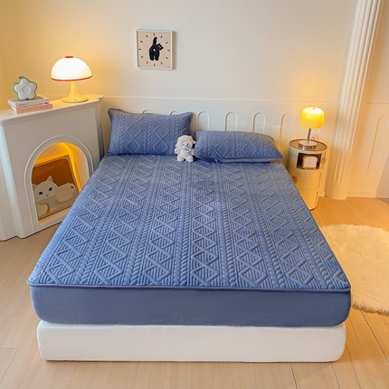 91家纺网 家纺一手货源 找家纺 乐视  2024新款加厚牛奶绒夹棉床笠 澳拉格-湖蓝