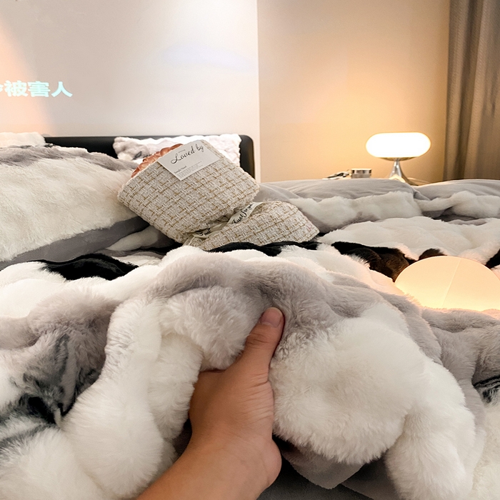 91家纺网 家纺一手货源 找家纺 澳梵家居 2023舒芙蕾印花兔兔绒牛奶绒四件套 海上银沙