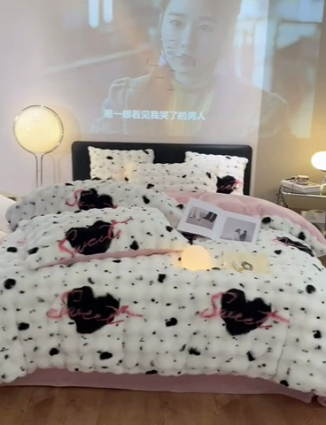 91家纺网 家纺一手货源 找家纺 澳梵家居 2023舒芙蕾印花兔兔绒牛奶绒四件套 甜心宝贝