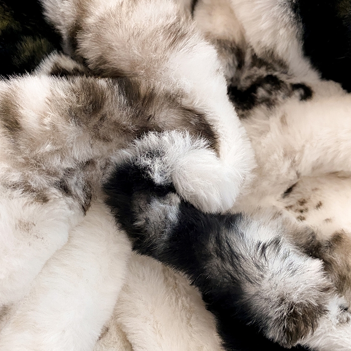 91家纺网 家纺一手货源 找家纺 澳梵家居 2023舒芙蕾印花兔兔绒牛奶绒四件套 黑金蝴蝶结