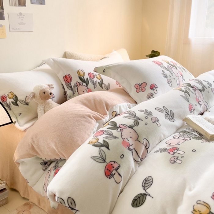 91家纺网 家纺一手货源 找家纺 宅部落 2023新款高克重牛奶绒四件套 花丛小兔