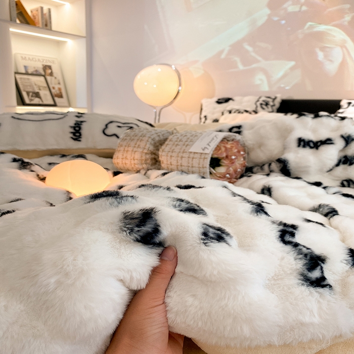 91家纺网 家纺一手货源 找家纺 澳梵家居 2023舒芙蕾印花兔兔绒牛奶绒四件套 浪漫畅想