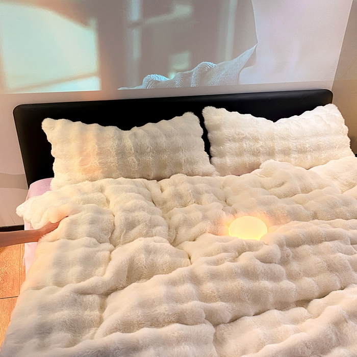 91家纺网 家纺一手货源 找家纺 澳梵家居 2023舒芙蕾印花兔兔绒牛奶绒四件套 舒芙蕾-香芋紫白