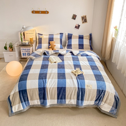 91家纺网 家纺一手货源 找家纺 慕木家纺 2025新款牛奶绒双面绒纯色印花毛毯盖毯三件套 蓝大格