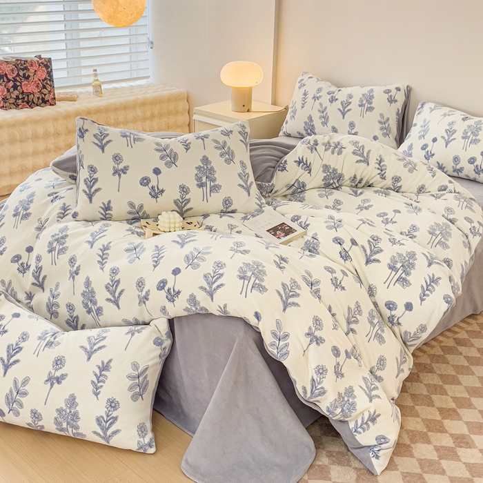 91家纺网 家纺一手货源 找家纺 木堇家居 2023新款牛奶绒印花四件套 清风林