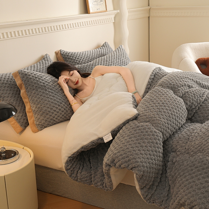 91家纺网 家纺一手货源 找家纺 雅蔓依家纺 2025新款金龟绒龟背绒羊羔绒冬被被子被芯 唯美烟灰