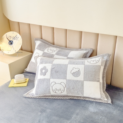 2023新款立体6D雪花绒加厚保暖系列单枕套 48x74cm一对 北欧小熊