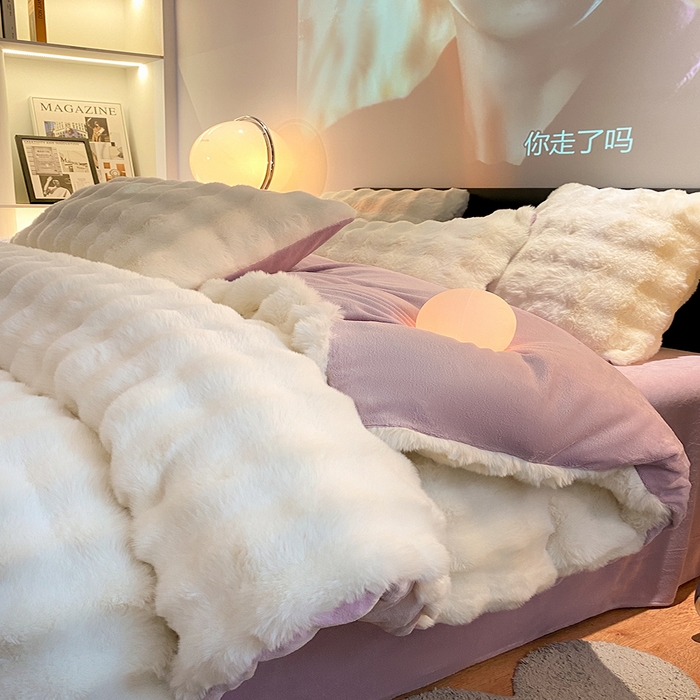 91家纺网 家纺一手货源 找家纺 澳梵家居 2023舒芙蕾印花兔兔绒牛奶绒四件套 舒芙蕾-香芋紫白