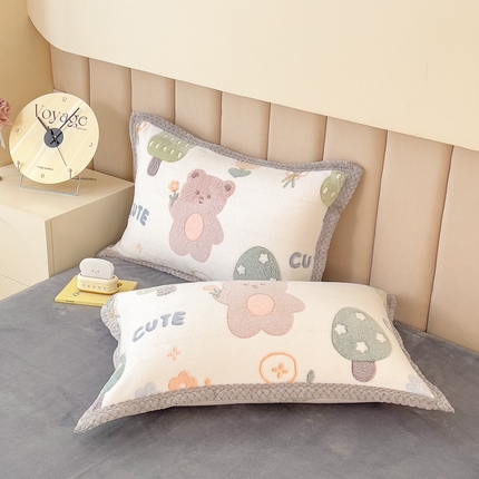 91家纺网 家纺一手货源 找家纺 （总）2023新款立体6D雪花绒加厚保暖系列单枕套 48x74cm一对