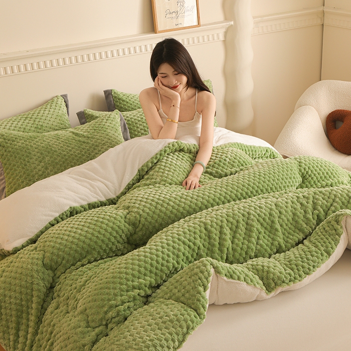 91家纺网 家纺一手货源 找家纺 雅蔓依家纺 2025新款金龟绒龟背绒羊羔绒冬被被子被芯 唯美豆绿