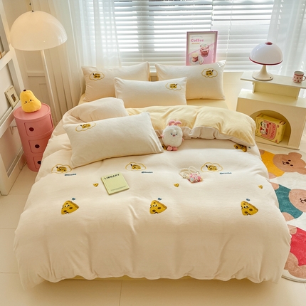 91家纺网 家纺一手货源 找家纺 丽涵家纺 2023秋冬散版牛奶绒毛巾绣系列四件套 小奶酪