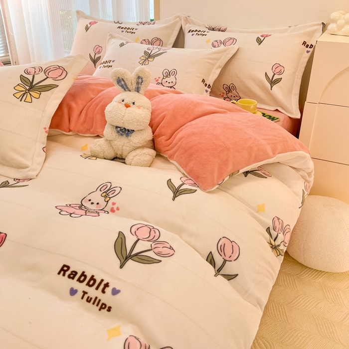 91家纺网 家纺一手货源 找家纺 寐居家纺 2023新款小清新印花牛奶绒单被套 告白兔兔