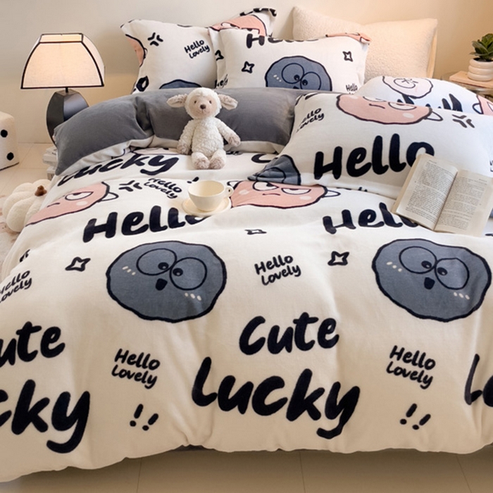 91家纺网 家纺一手货源 找家纺 宅部落 2023新款高克重牛奶绒四件套 愤怒的小煤球