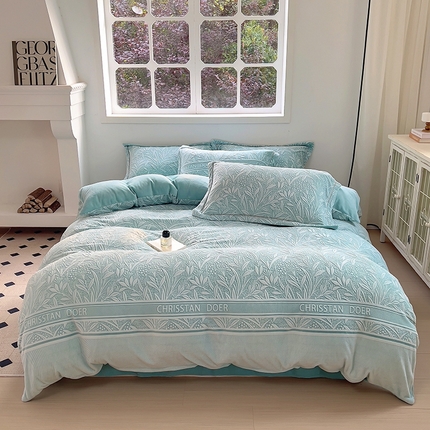 91家纺网 家纺一手货源 找家纺 昊川 2025新款230g短毛兔绒牛奶绒立体雕花四件套 清雅-兰