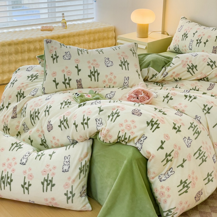 91家纺网 家纺一手货源 找家纺 木堇家居 2023新款牛奶绒印花四件套 呆萌兔