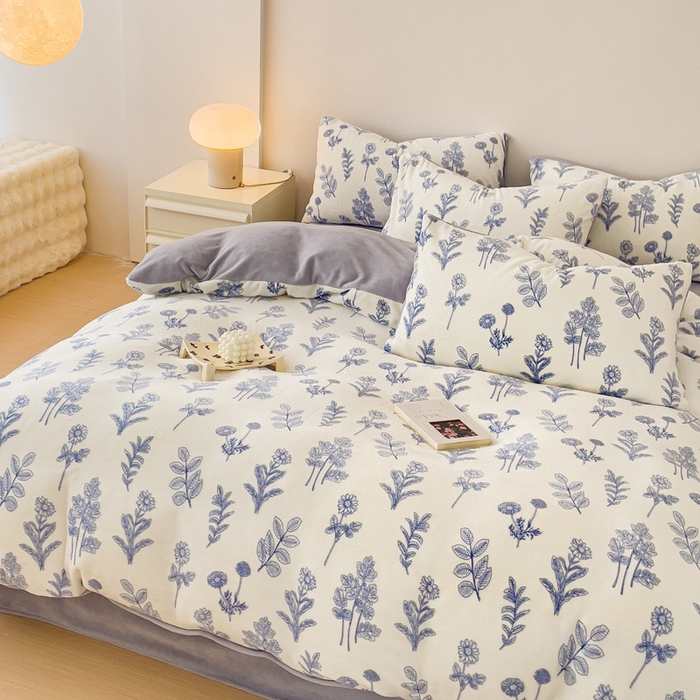 91家纺网 家纺一手货源 找家纺 木堇家居 2023新款牛奶绒印花四件套 清风林