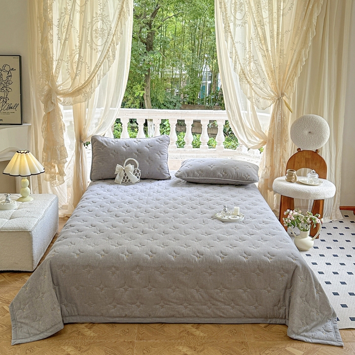 91家纺网 家纺一手货源 找家纺 尊康家纺（原磊科） 2024新款亲肤夹棉床盖-浓情蜜意 灰色