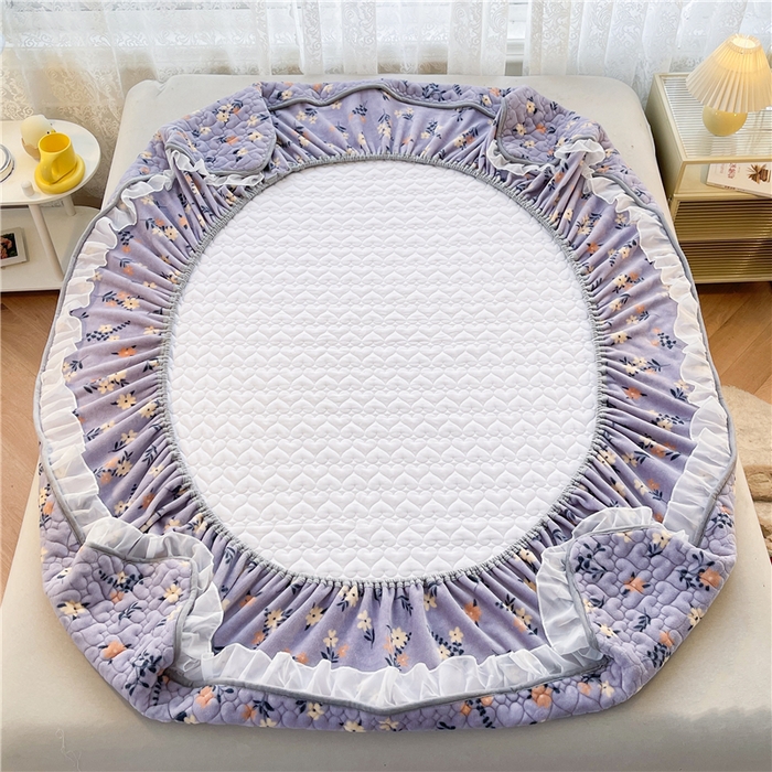 91家纺网 家纺一手货源 找家纺 喜居 2023新款印花牛奶绒床笠花边款牛奶绒床笠大豆夹棉床笠 紫色蔷薇