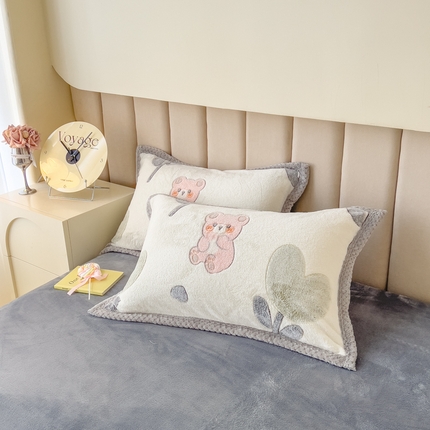 2023新款立体6D雪花绒加厚保暖系列单枕套 48x74cm一对 绿花熊