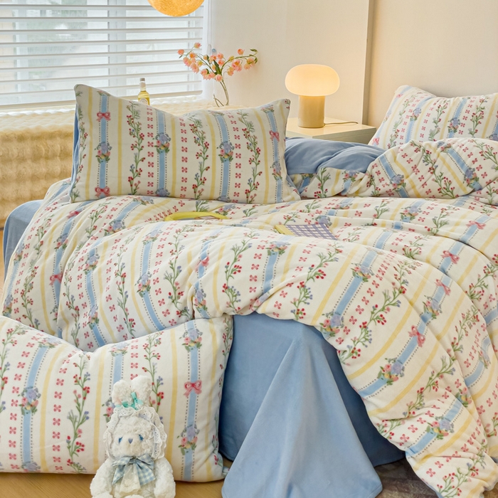 91家纺网 家纺一手货源 找家纺 木堇家居 2023新款牛奶绒印花四件套 洛丽塔-蓝