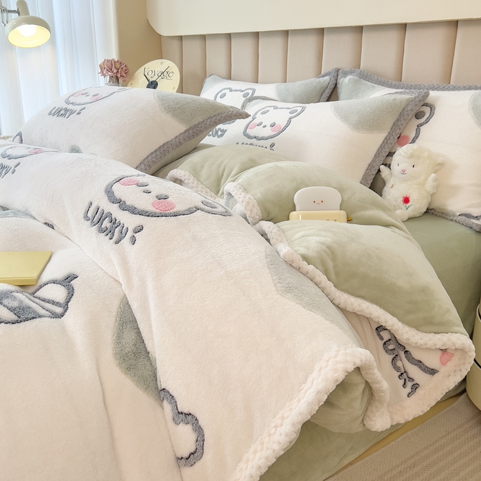 91家纺网 家纺一手货源 找家纺 2023新款立体6D雪花绒加厚保暖系列单枕套 48x74cm一对 奶茶小熊