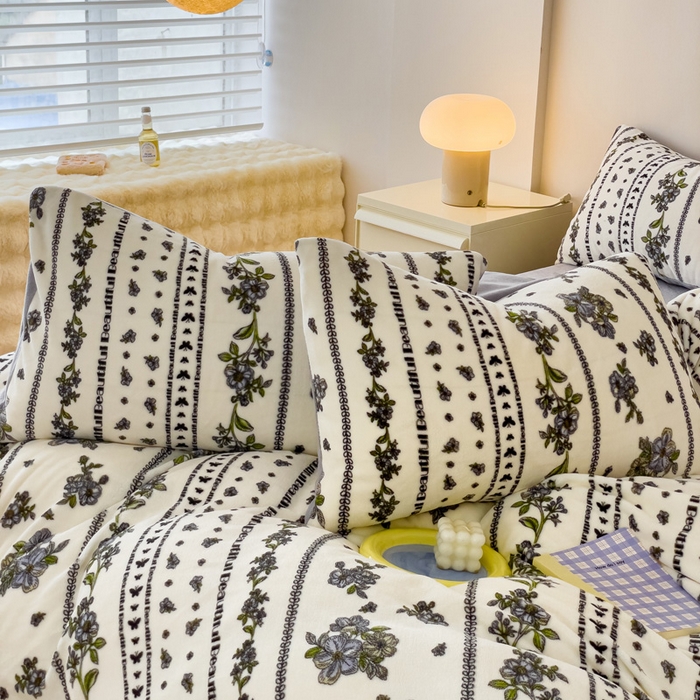 91家纺网 家纺一手货源 找家纺 木堇家居 2023新款牛奶绒印花四件套 法式浪漫