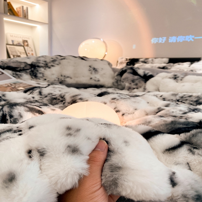 91家纺网 家纺一手货源 找家纺 澳梵家居 2023舒芙蕾印花兔兔绒牛奶绒四件套 蝴蝶纷飞