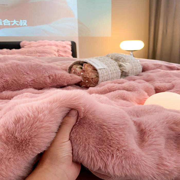 91家纺网 家纺一手货源 找家纺 澳梵家居 2023舒芙蕾印花兔兔绒牛奶绒四件套 舒芙蕾-豆沙红