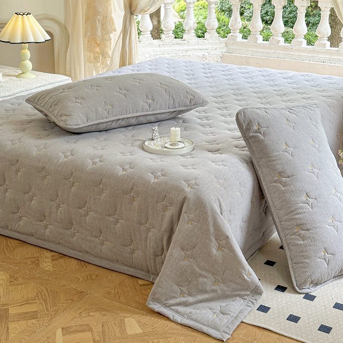 91家纺网 家纺一手货源 找家纺 尊康家纺（原磊科） 2024新款亲肤夹棉床盖-浓情蜜意 灰色