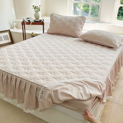 91家纺网 家纺一手货源 找家纺 尊康家纺（原磊科） 2024新款亲肤抗菌夹棉花边款床裙床笠-心语星愿 心语星愿-浅咖