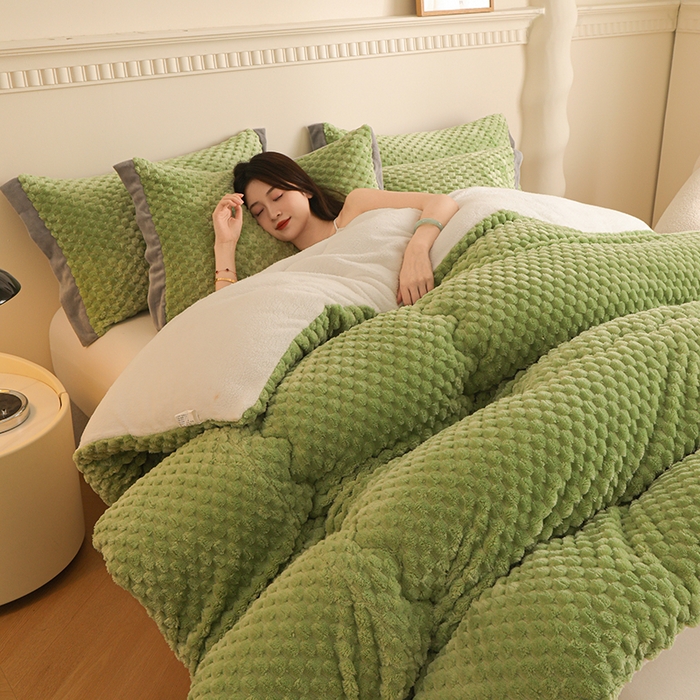 91家纺网 家纺一手货源 找家纺 雅蔓依家纺 2025新款金龟绒龟背绒羊羔绒冬被被子被芯 唯美豆绿