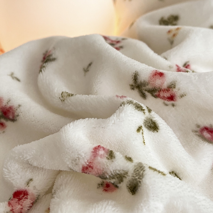 91家纺网 家纺一手货源 找家纺 桃子家居 2023新款ins法式复古赫本碎花山茶花卉加厚牛奶绒系列四件套 绒-希娅粉