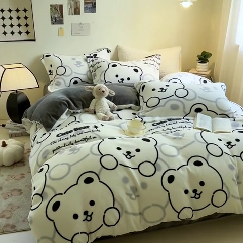 91家纺网 家纺一手货源 找家纺 宅部落 2023新款高克重牛奶绒四件套 小熊熊