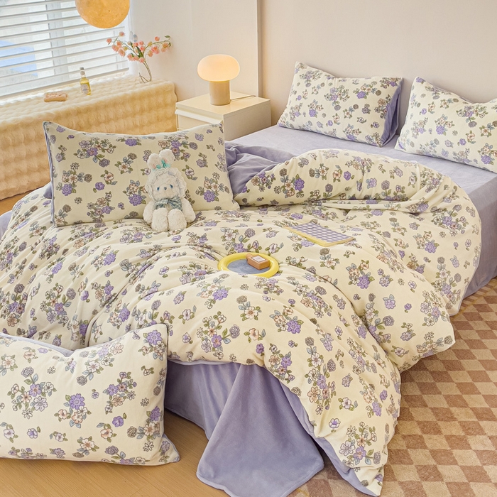 91家纺网 家纺一手货源 找家纺 木堇家居 2023新款牛奶绒印花四件套 紫薇