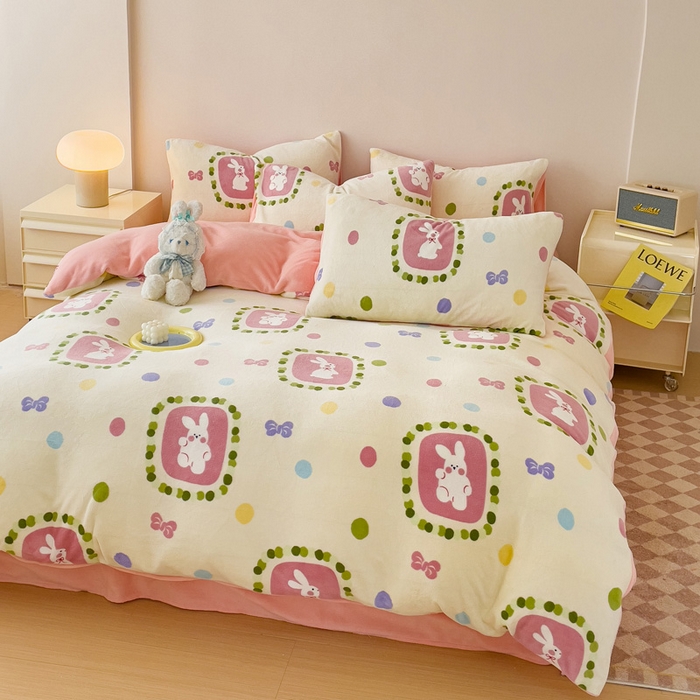 91家纺网 家纺一手货源 找家纺 木堇家居 2023新款牛奶绒印花四件套 波点小兔