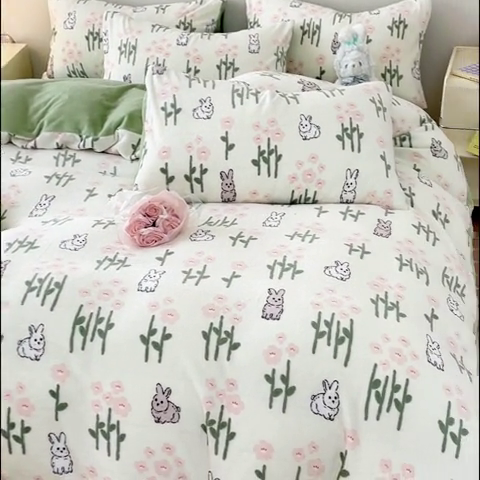 91家纺网 家纺一手货源 找家纺 木堇家居 2023新款牛奶绒印花四件套 呆萌兔