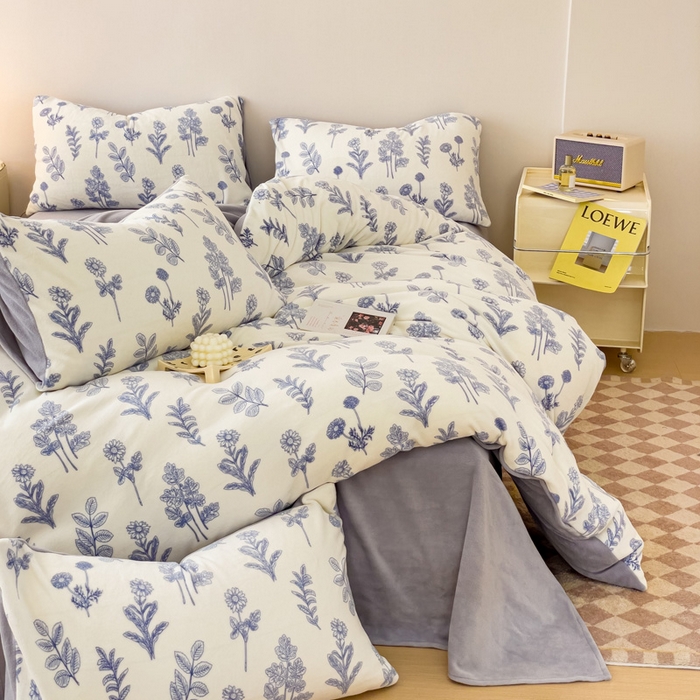 91家纺网 家纺一手货源 找家纺 木堇家居 2023新款牛奶绒印花四件套 清风林