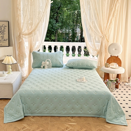 91家纺网 家纺一手货源 找家纺 尊康家纺（原磊科） 2024新款亲肤夹棉床盖-浓情蜜意 水绿色