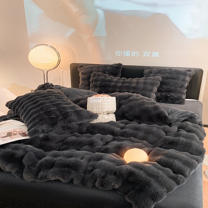 91家纺网 家纺一手货源 找家纺 澳梵家居 2023舒芙蕾印花兔兔绒牛奶绒四件套 舒芙蕾-高级黑