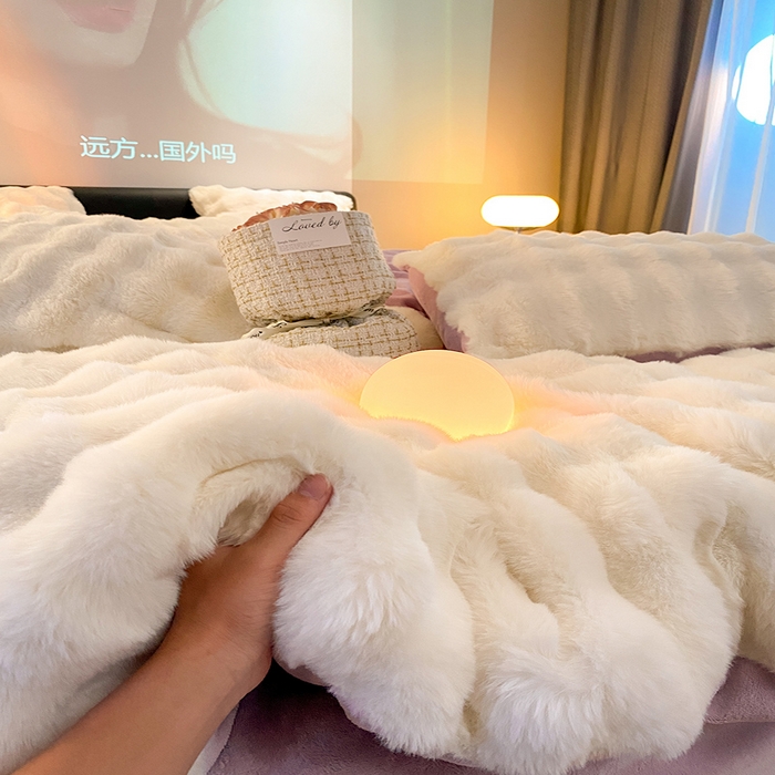 91家纺网 家纺一手货源 找家纺 澳梵家居 2023舒芙蕾印花兔兔绒牛奶绒四件套 舒芙蕾-香芋紫白