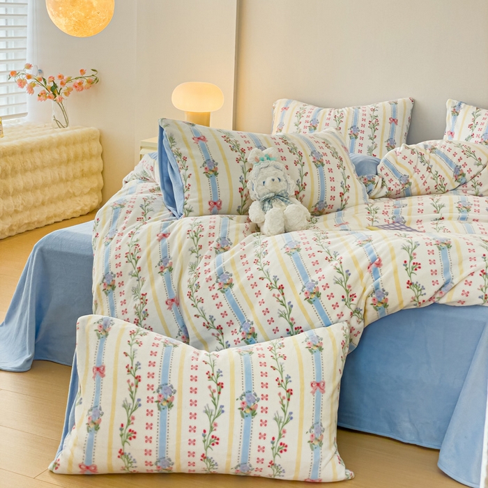 91家纺网 家纺一手货源 找家纺 木堇家居 2023新款牛奶绒印花四件套 洛丽塔-蓝