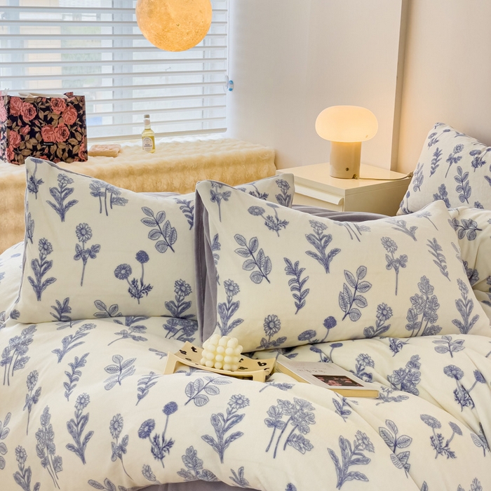 91家纺网 家纺一手货源 找家纺 木堇家居 2023新款牛奶绒印花四件套 清风林