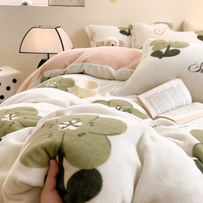 91家纺网 家纺一手货源 找家纺 宅部落 2023新款高克重牛奶绒四件套 绿丛