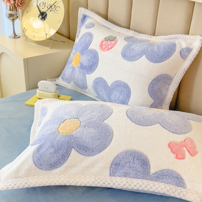 91家纺网 家纺一手货源 找家纺 2023新款立体6D雪花绒加厚保暖系列单枕套 48x74cm一对 兰花朵朵