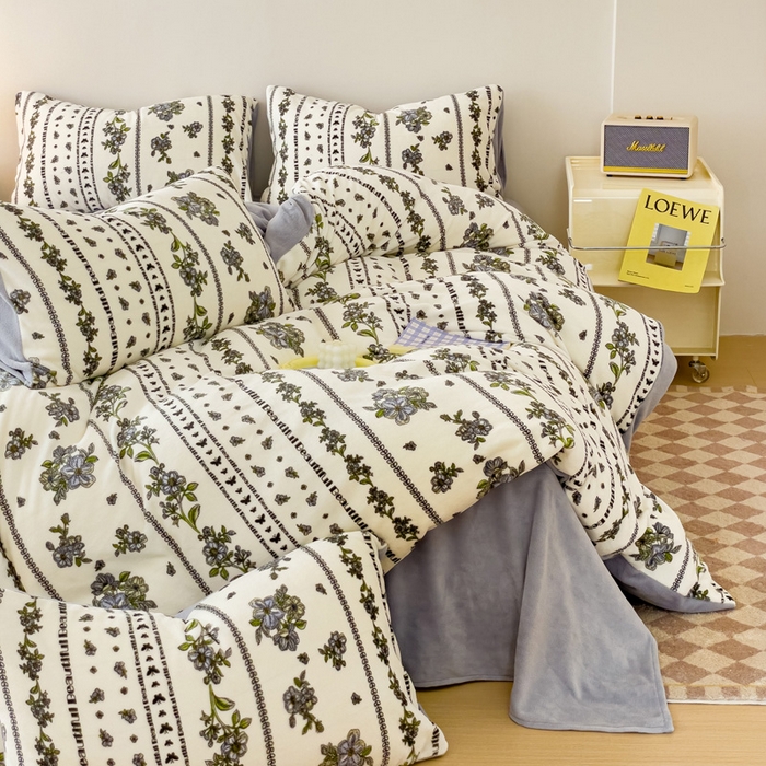 91家纺网 家纺一手货源 找家纺 木堇家居 2023新款牛奶绒印花四件套 法式浪漫