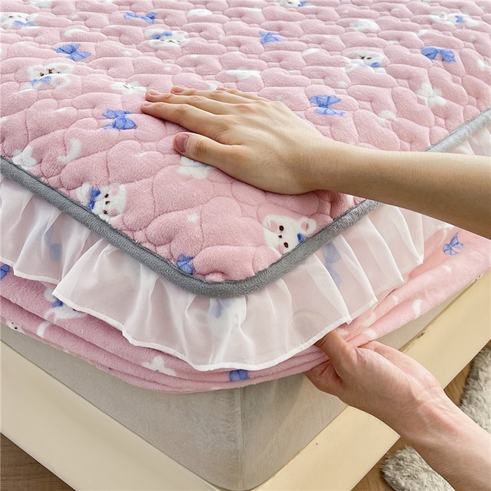 91家纺网 家纺一手货源 找家纺 喜居 2023新款印花牛奶绒床笠花边款牛奶绒床笠大豆夹棉床笠 粉粉兔