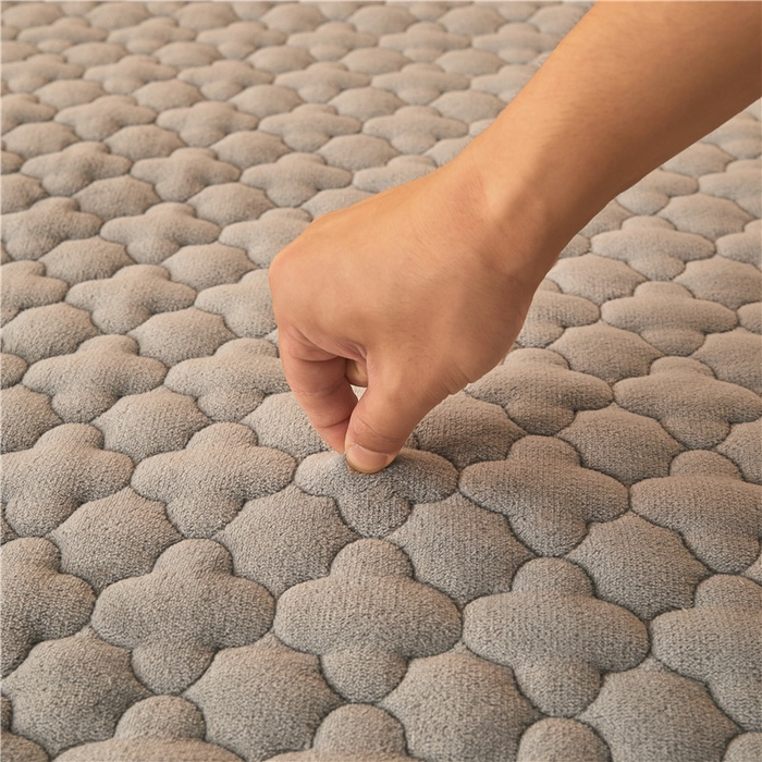 91家纺网 家纺一手货源 找家纺 喜居 2023新款素色贴布刺绣纯色牛奶绒床笠夹棉床笠 轻奢灰