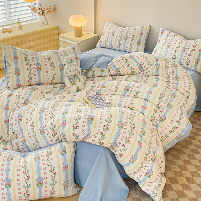 91家纺网 家纺一手货源 找家纺 木堇家居 2023新款牛奶绒印花四件套 洛丽塔-蓝