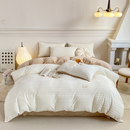 91家纺网 家纺一手货源 找家纺 乐视  2024新款5D雕花牛奶绒四件套 拉夫格-米白