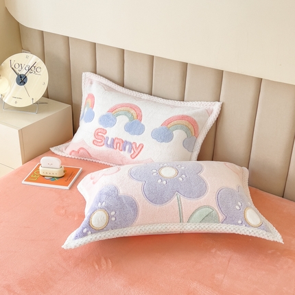 91家纺网 家纺一手货源 找家纺 2023新款立体6D雪花绒加厚保暖系列单枕套 48x74cm一对 彩虹花朵